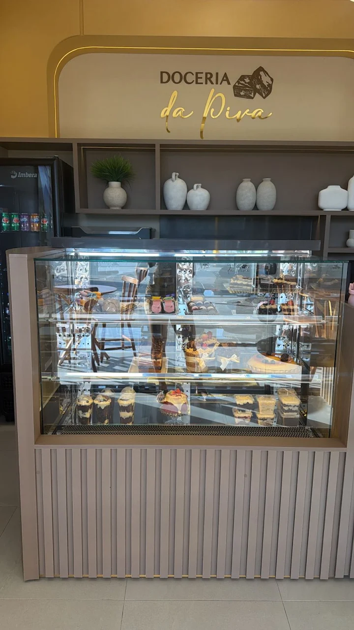 Balcão e vitrine da Doceria da Piva